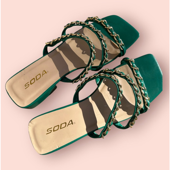 Women's Soda Green & Gold Chain Detail Sandals Size 7 - Picture 1 of 4